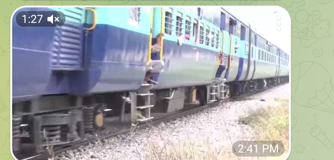 डीजीएमएस अपनी पुरानी रिपोर्ट पर कायम : धनबाद -चंद्रपुरा रेल लाइन को आग से है खतरा 