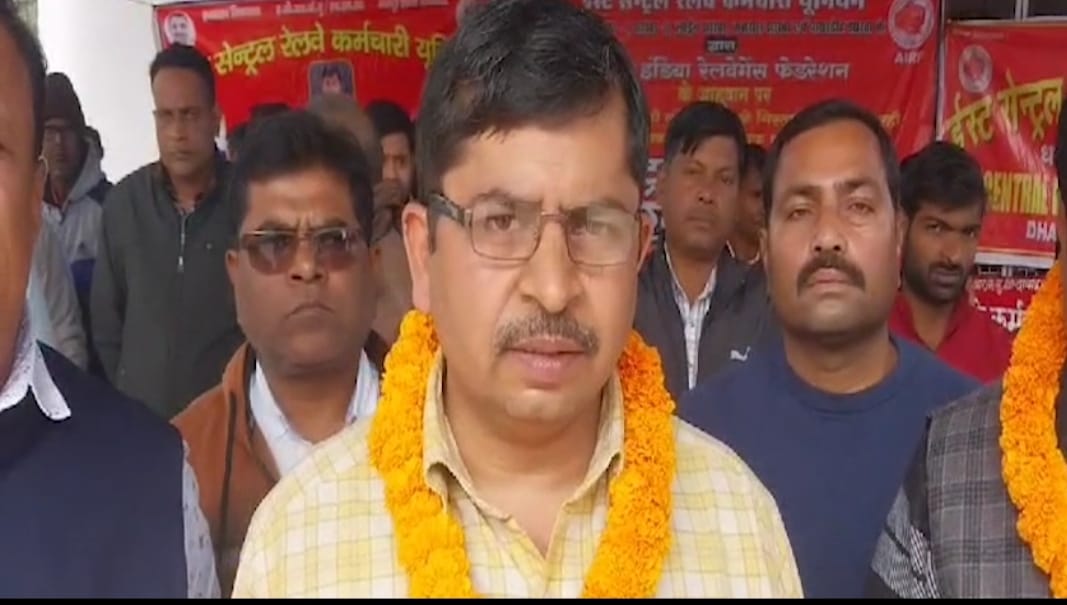 आंदोलन पर रेलकर्मी :पेंशन बुढ़ापे की लाठी है ,नहीं मिलेगा तो होगा बड़ा आंदोलन 