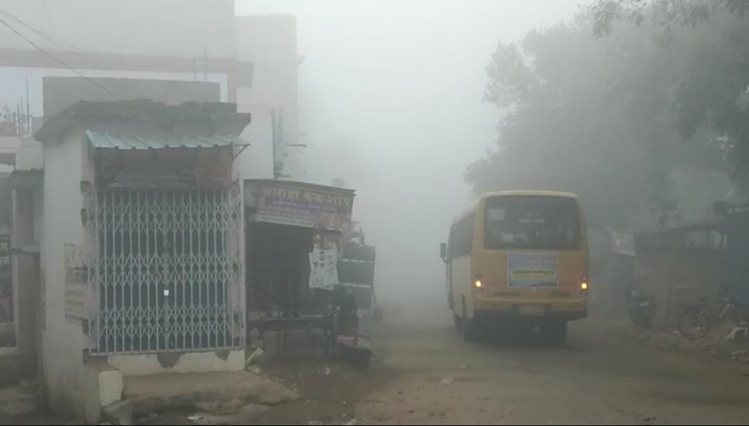 देवघर के लिए आज है इस वर्ष का सर्वाधिक ठंडा वाला दिन! कोहरे की आगोश में समाई बाबानगरी, हवाई सेवा भी ठप्प   