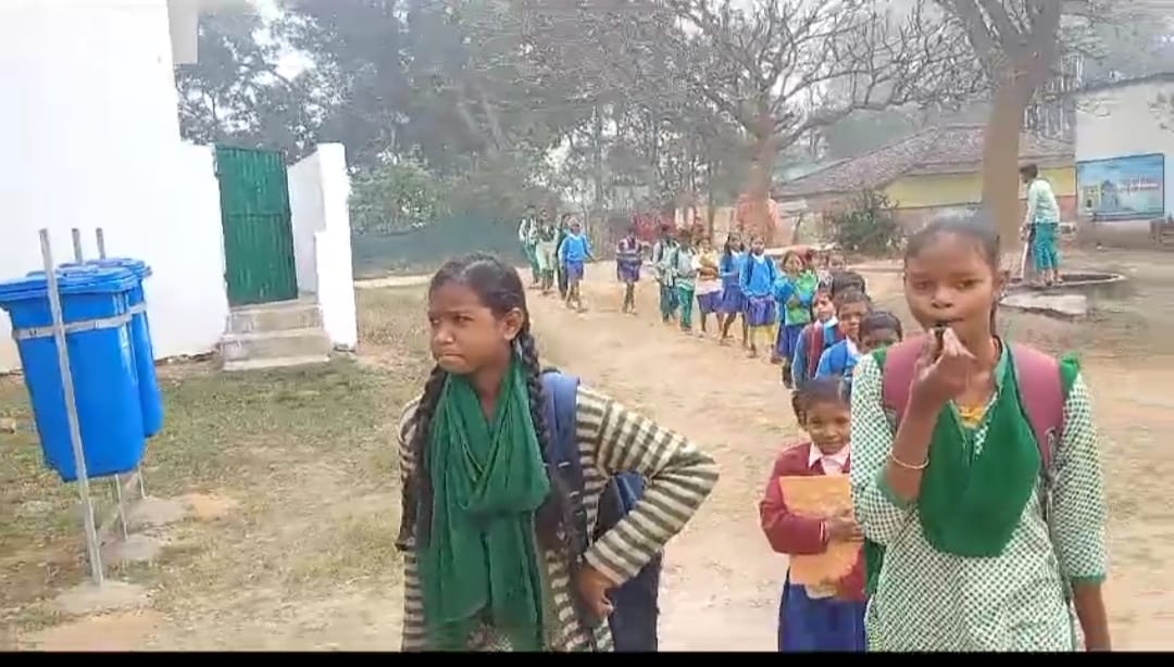 सरकार का "सीटी बजाओ -स्कूल बुलाओ" अभियान, कार्यक्रम एक लेकिन फायदे अनेक