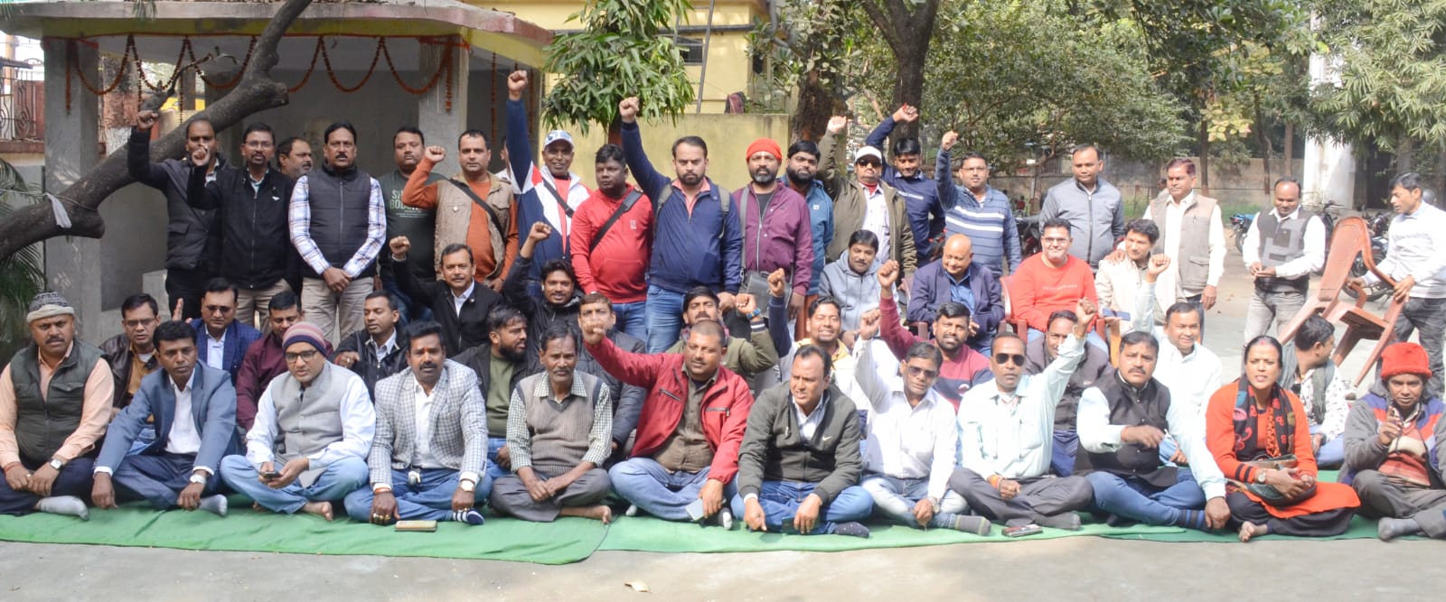 धनबाद के पत्रकारों ने दिया धरना, पत्रकारों पर प्राथमिकी वापस की मांग की 