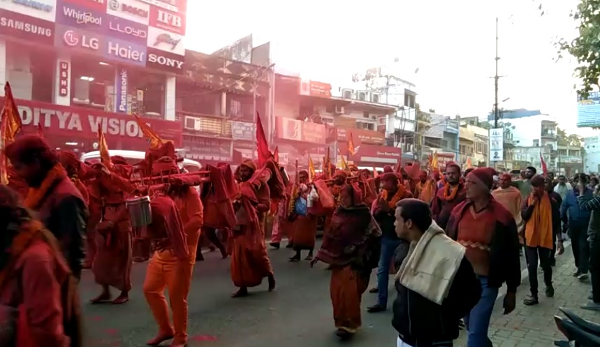 गंगोत्री यात्रा से लोटे तीर्थ पुरोहितों का भव्य स्वागत, 74 दिन की पैदल यात्रा कर आज पहुंचे बाबा नगरी