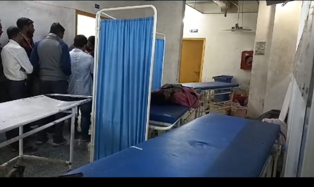 DHANBAD: स्कूल बस की चपेट में आई स्कूटी सवार छात्रा, मौके पर मौत