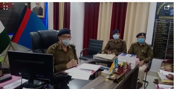 देवघर में मोटरसाइकिल पर एसपी सर की क्लास, जानिए क्या है मामला !