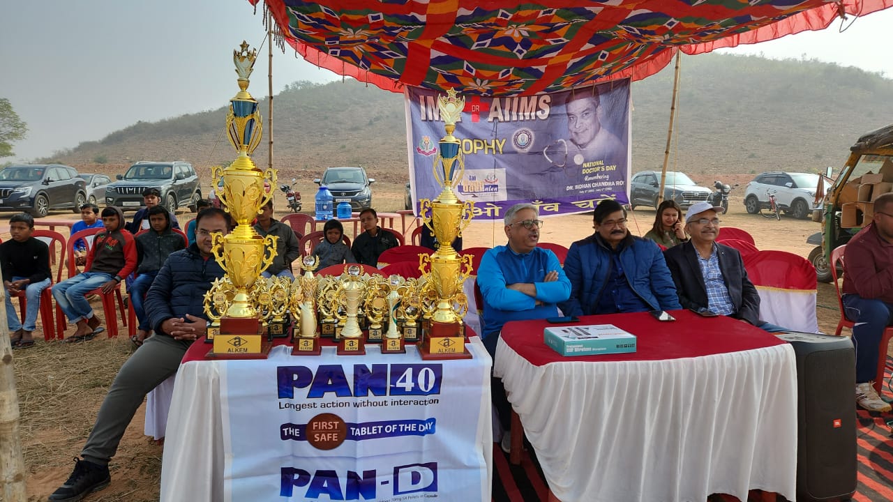 देवघर:आईएमए और एम्स के पदाधिकारियों ने खेला मैत्री क्रिकेट मैच, फिर उठाया दही -चूड़ा का आनंद