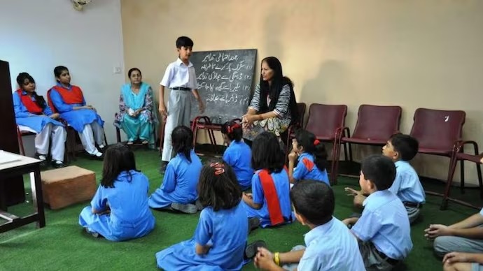 अल्पसंख्यकों का जुबान छीनने की साजिश! भाजपा की राह पर झामुमो! 3712 उर्दू शिक्षक का पद सरेंडर करने के फैसले के खिलाफ मुस्लिम संगठनों में आक्रोश