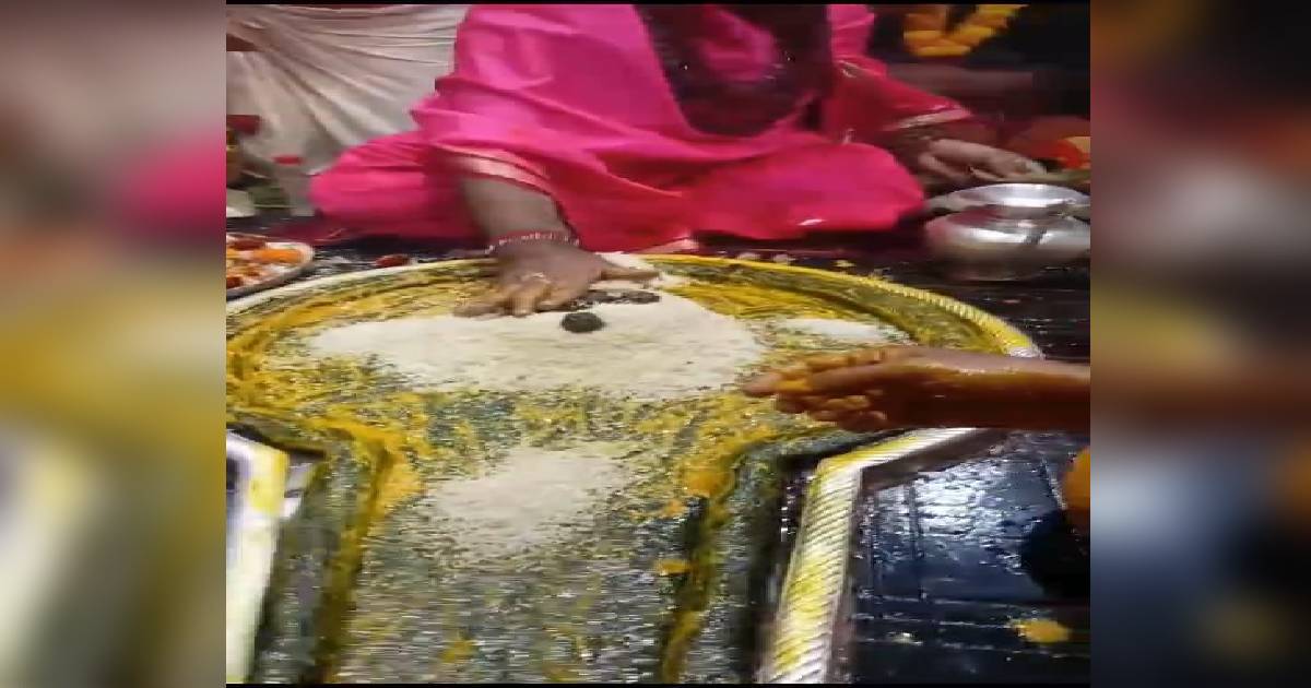 मकर संक्रांति पर बाबा बैद्यनाथ को चढ़ा दही-चूड़ा और तिल, भारी संख्या में श्रद्धालु पहुंचे बाबा मंदिर