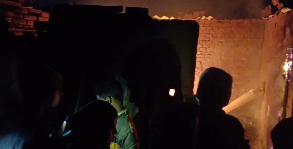 BREAKING:दुमका:  बंद घर में लगी भीषण आग,घर का समान जल कर राख