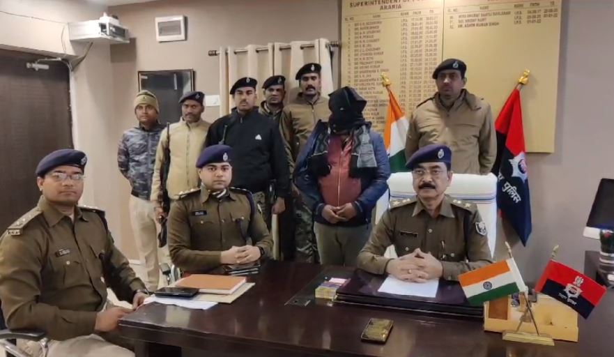 अररिया: भाजपा नेता पर गोली चलाने वाला आरोपी गिरफ्तार, एक पिस्टल,एक देशी कट्टा और पांच खोखा बरामद