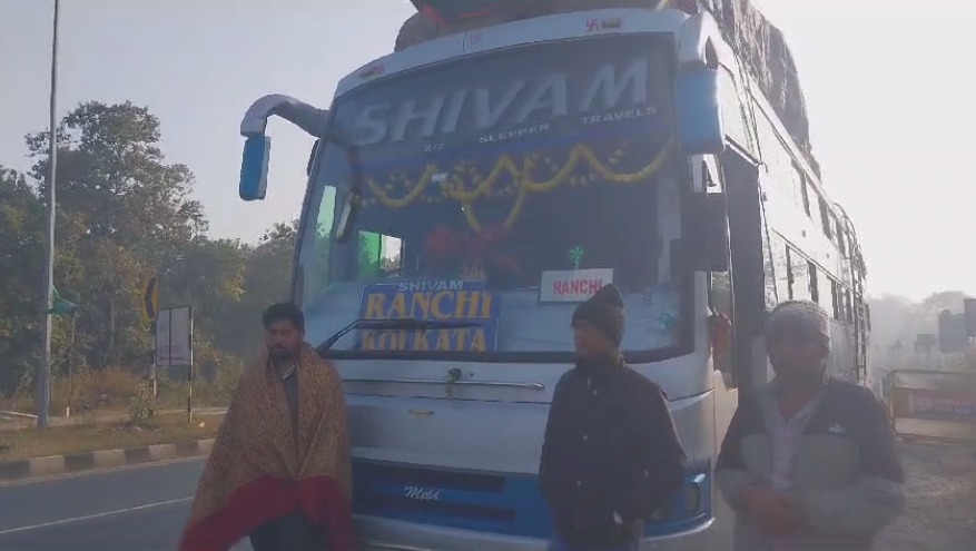 Crime News : कोलकाता से पैसे लेकर रांची आ रहे थे सब्जी व्यापारी, बीच रास्ते में अपराधियों ने लूटे 18 लाख