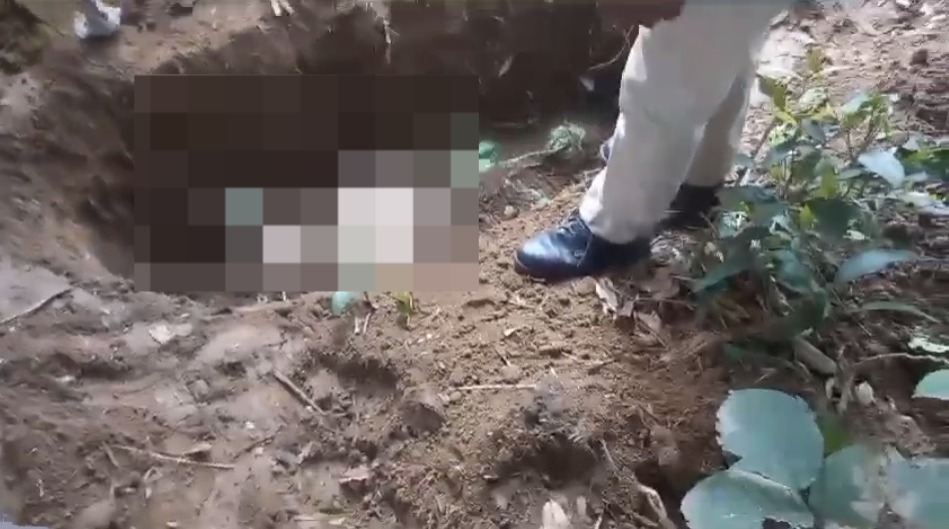 घर से लापता नाबालिग छात्र का 10 दिन बाद जमीन में दफन मिला शव, पुलिस ने एक आरोपी को किया गिरफ्तार
