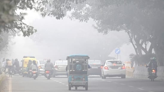 ठंड का कहर: लगातार गिर रहे तापमान से कांप रहा कोयलांचल,बादल छाने से शीतलहर का प्रभाव 