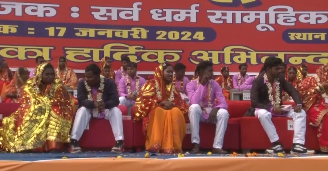 धनबाद का गोल्फ मैदान बना 101 जोड़ों की शादी का गवाह,देखने लायक था उत्साह 