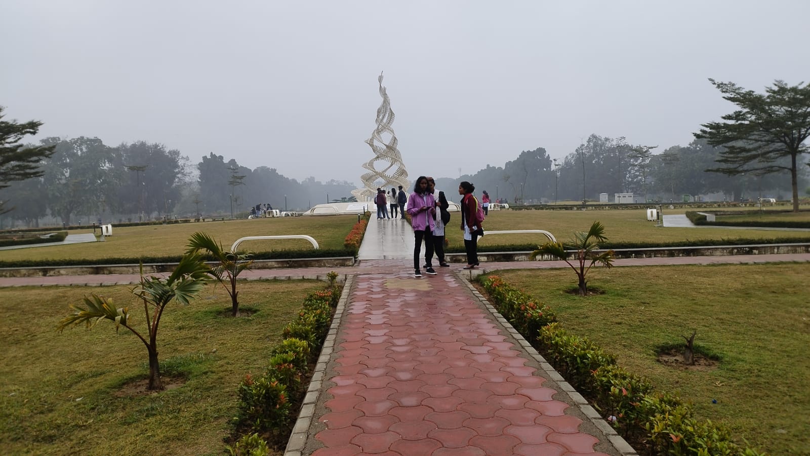 Jamshedpur Weather update: लौहनगरी में मौसम ने बदला मिजाज! रिमझिम बारिश से बढ़ी कनकनी, घरों में दुबके लोग   