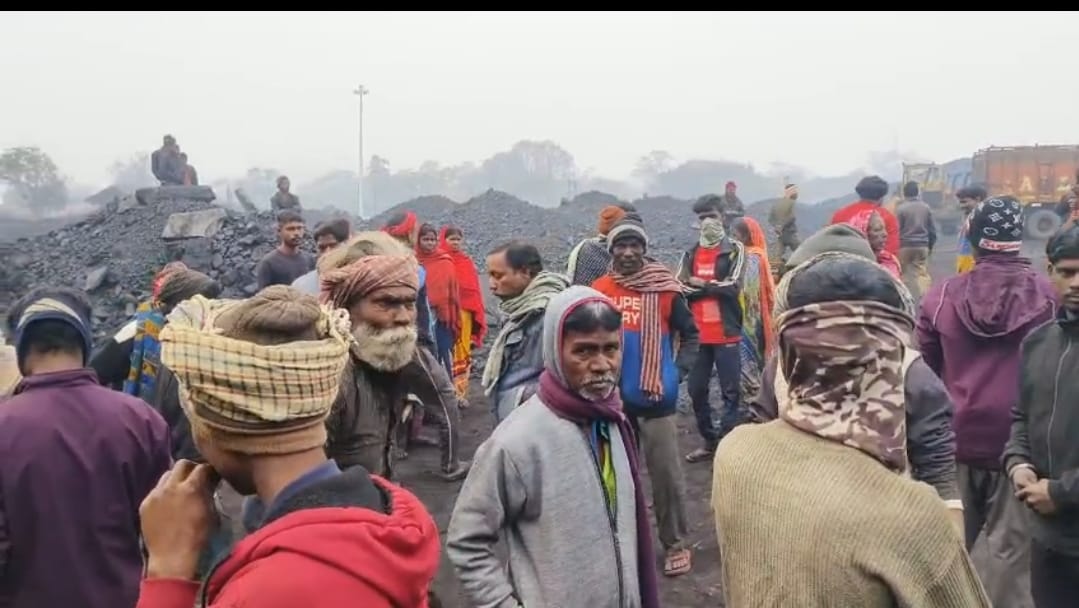 धनबाद: बीसीसीएल के सिजुआ में मजदूरों के दो गुटों में हिंसक झड़प, कई चोटिल, जानिए क्या था डिमांड