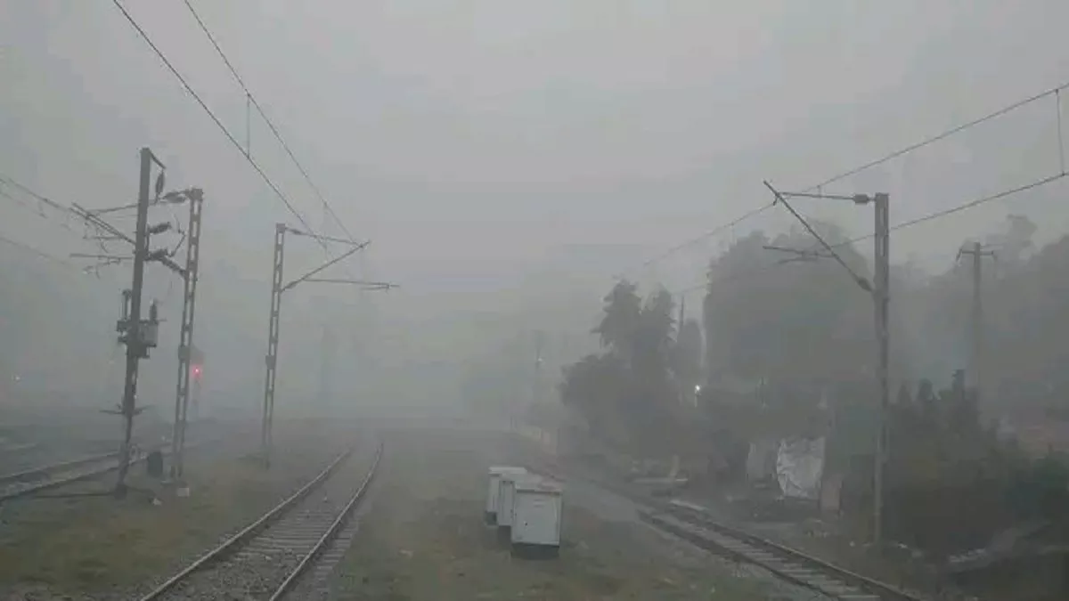 Ranchi Weather Updates : शीतलहर और कोहरे से जीवन अस्त-व्यस्त, आज भी कई फ्लाइट रद्द, विलम्ब से खुलेगी ट्रेन