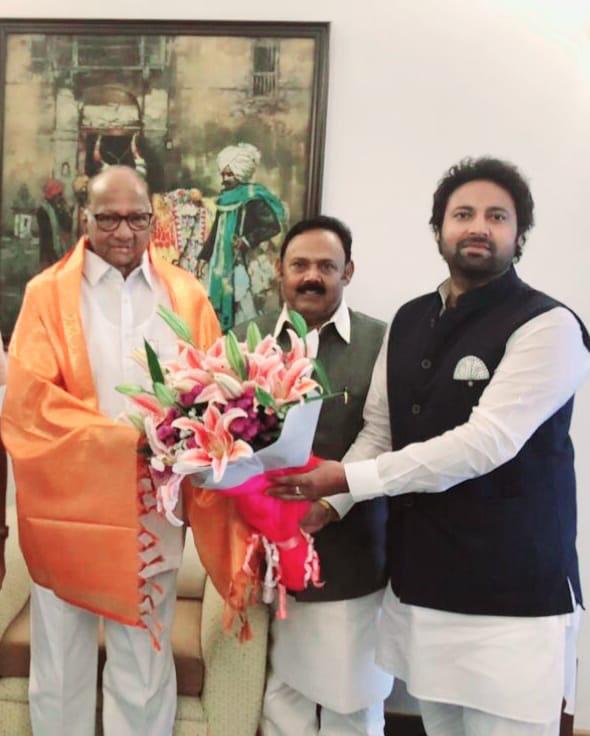 दिव्यांग बच्चों के साथ केक काटकर एनसीपी विधायक ने मनाया शरद पवार का 81वाँ जन्मदिन.