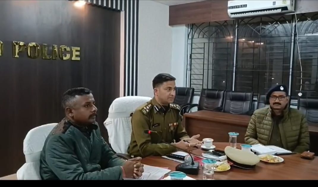 डीआईजी पहुंचे धनबाद, उत्कृष्ट पुलिसिंग के दिए टिप्स, एसएसपी की  तारीफ की