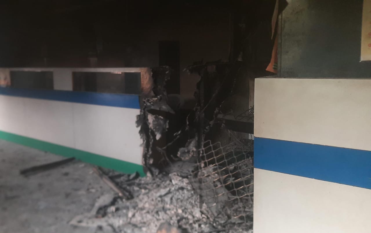 धनबाद पर आग की कुदृष्टि जारी: कतरास के  झारखंड राज्य ग्रामीण बैंक में लगी आग,बच गया है कैश  