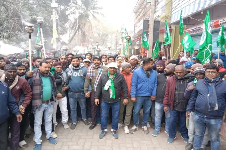 Big update- कल सीएम हेमंत से ईडी की पूछताछ, इधर राजधानी रांची की सड़कों पर झामुमो कार्यकर्ताओं का भीड़ उमड़ऩे की खबर