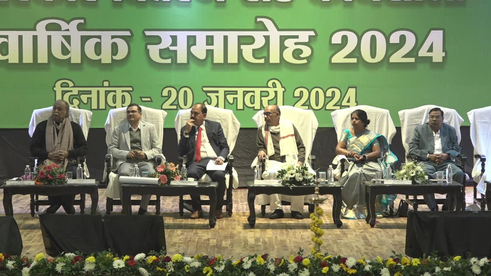 झारखण्ड राज्य खाद्य आयोग ने 72 मुखिया और अपर समाहर्ता अधिकारी को किया सम्मानित