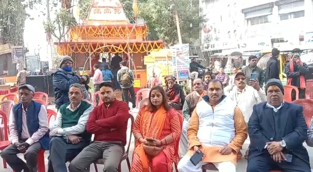जय श्रीराम के नारों से गूंजी बाबा नगरी! तमाम हनुमान मंदिरों में उमड़ी भीड़, शाम होते ही राम जानकी मंदिर में जलेंगे दीप      