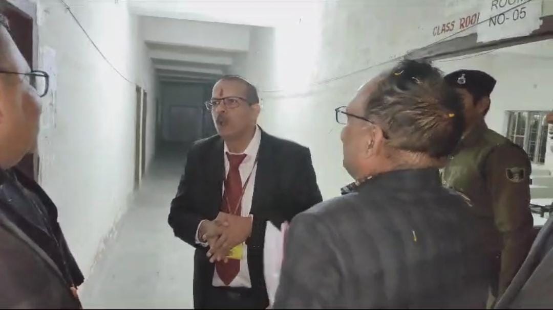 बिहार:स्कूल की छुट्टी को लेकर के के पाठक और डीएम आमने सामने! स्कूल खुलवाने के आदेश को डीएम ने ठुकराया, पढ़ें क्या कहा