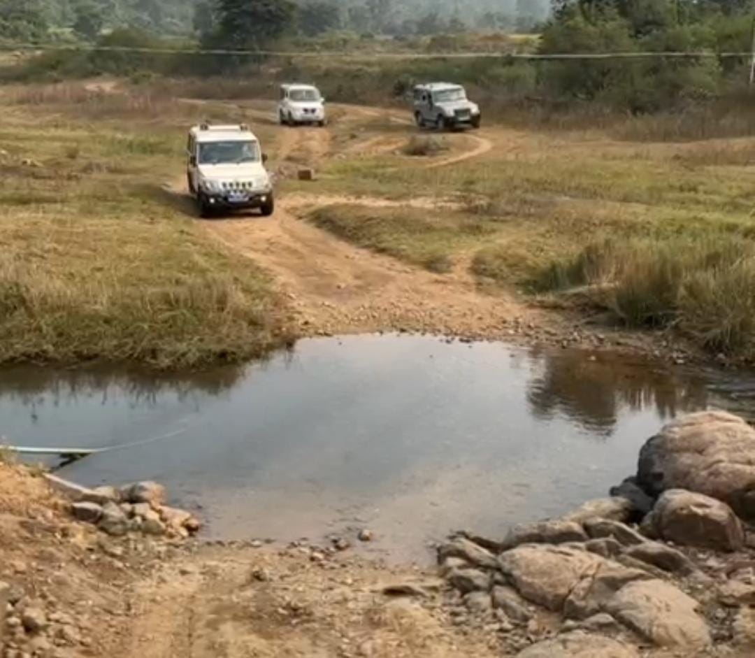 लोहरदगा:राज्य गठन के 24 साल बाद भी नहीं बदली चारागादी गांव की तकदीर! गांव से बाहर निकलने के लिए तैरनी पड़ती है तीन नदियां,पढ़ें क्या कहते हैं ग्रामीण   