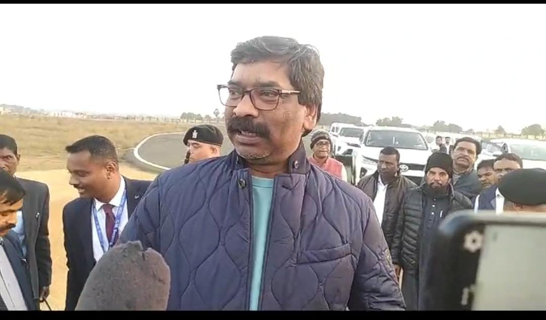 सीएम हेमंत सोरेन पहुंचे दुमका, गणतंत्र दिवस पर पुलिस लाईन मैदान में करेंगे झण्डोत्तोलन