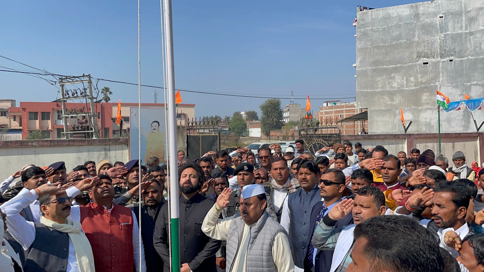 पलामू : NCP प्रदेश अध्यक्ष कमलेश सिंह ने हुसैनाबाद में किया ध्वजारोहण, गणतंत्र दिवस की दी बधाई