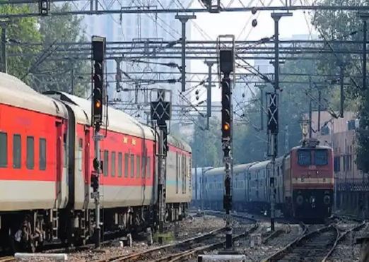 ट्रेन में हो गयी अचानाक मौत, लाश के साथ घंटों ट्रेन से सफर करते रहे मुसाफिर, पढ़िए पूरा मामला