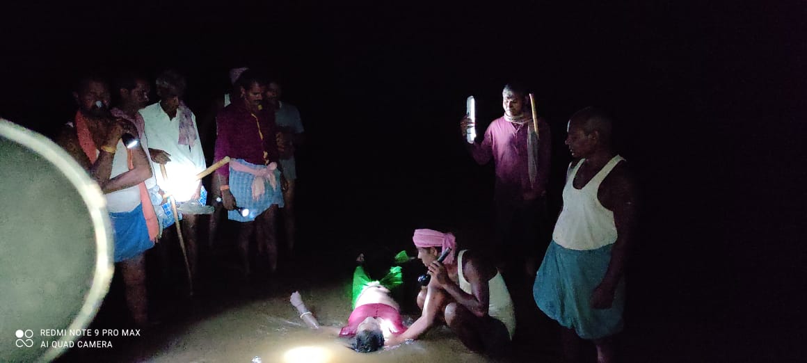 घास काटने गयी महिला की नदी से मिला शव, पुलिस जांच में जुटी