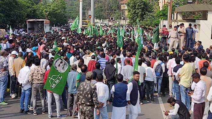 ईडी की कार्रवाई के खिलाफ आज झामुमो कार्यकर्ता राजभवन के समझ करेंगे प्रदर्शन, 12 बजे मोरहाबादी मैदान में जुटेंगे कार्यकर्ता