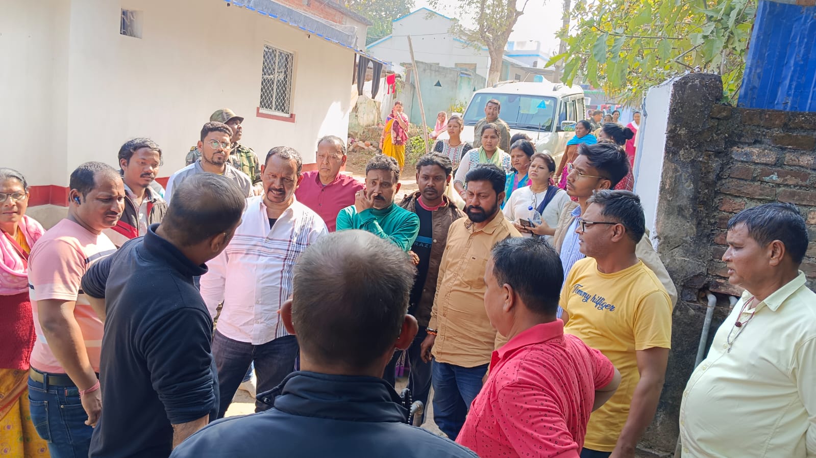 चाईबासा:जलापूर्ति योजना ठप होने से आक्रोशित हुए ग्रामीण, कहा- खराब पड़े जलमीनारों की मरम्मती कराये विभाग, नहीं तो होगा आंदोलन