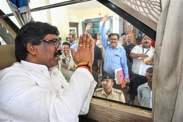 कथित जमीन घोटाले में हेमंत सोरेन से दिल्ली में पूछताछ! सीएम की सहमति या अवसर की तलाश में थी ईडी