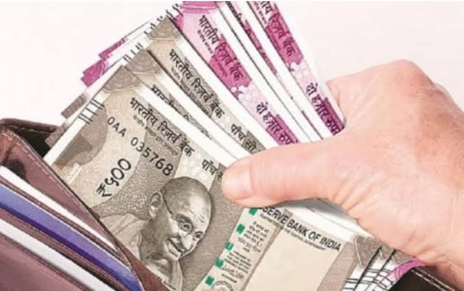 आपके घर में भी लंबे समय तक नहीं टिकता है पैसा? तो पढ़ें आचार्य चाणक्य की ये बातें, मिलेंगे आपको उपाय