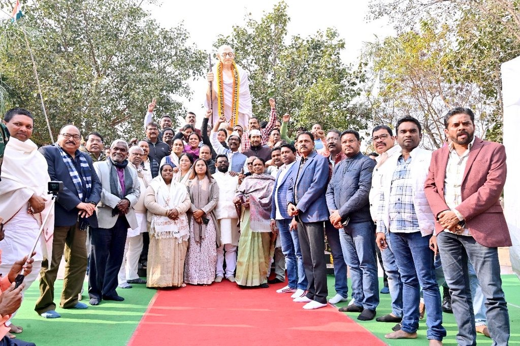 सामने आये हेमंत, लेकिन जारी है सियासत में घमासान! कांग्रेस विधायक दीपिका पांडेय का बयान, ईडी-आईबी सब नाकाम, इस्तीफा दें अमित शाह