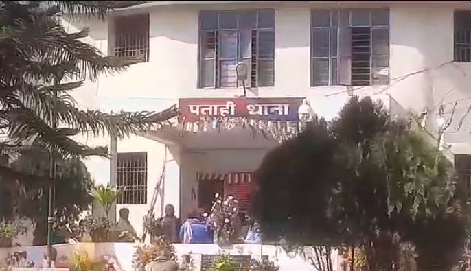 मोतिहारी में शादीशुदा प्रेमी के दरवाजे से नाबालिग प्रेमिका का शव बरामद,परिजनों ने हत्या का लगाया आरोप