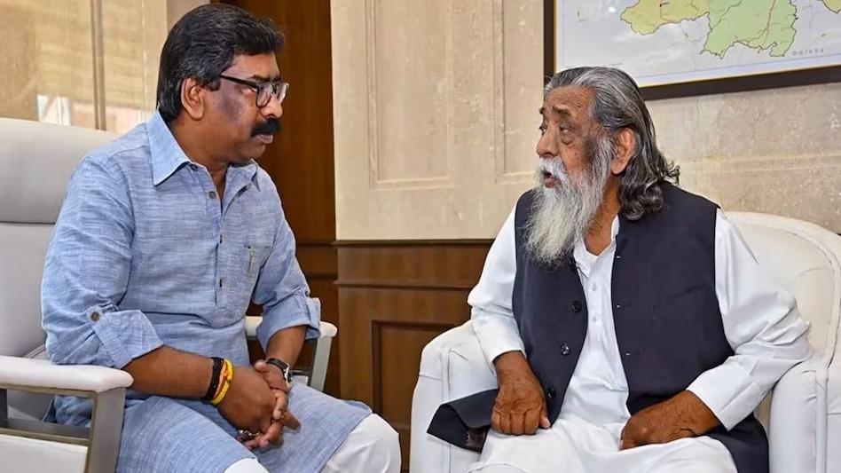 Big Update: गुरुजी से आशीर्वाद के बाद सीएम पहुंचे अपने आवास, गठबंधन के विधायकों से रणनीति पर चर्चा  