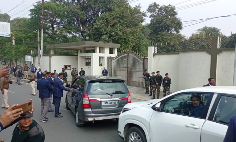 Big breaking: सीएम आवास पहुंचे ईडी अधिकारी, कुछ ही देर में शुरू होगी पूछताछ