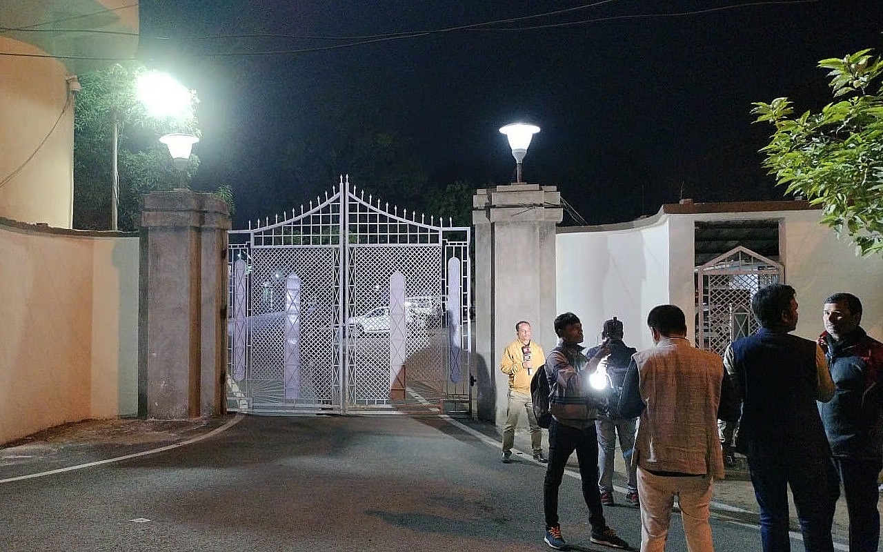 Big breaking- राज्य के तमाम बड़े प्रशासनिक अधिकारी सीएम हाउस पहुंचे, किसी बड़े कदम के संकेत