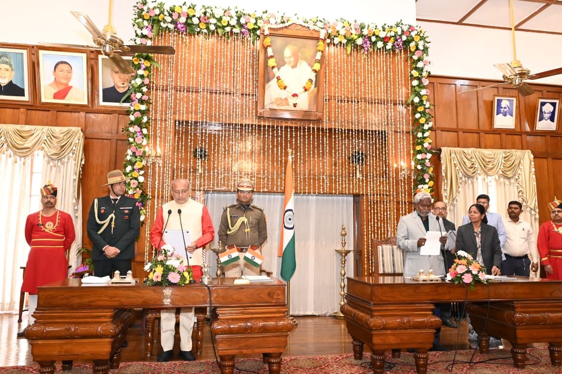 BIG UPDATE: झारखंड में अब चंपई सरकार, आलमगीर आलम और सत्यानंद भोक्ता ने मंत्री पद की ली शपथ