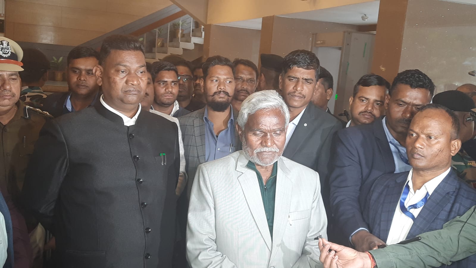 चंपई सरकार की पहली कैबिनेट की बैठक में तीन प्रस्तावों पर लगी मुहर, जानें क्या लिए फैसला