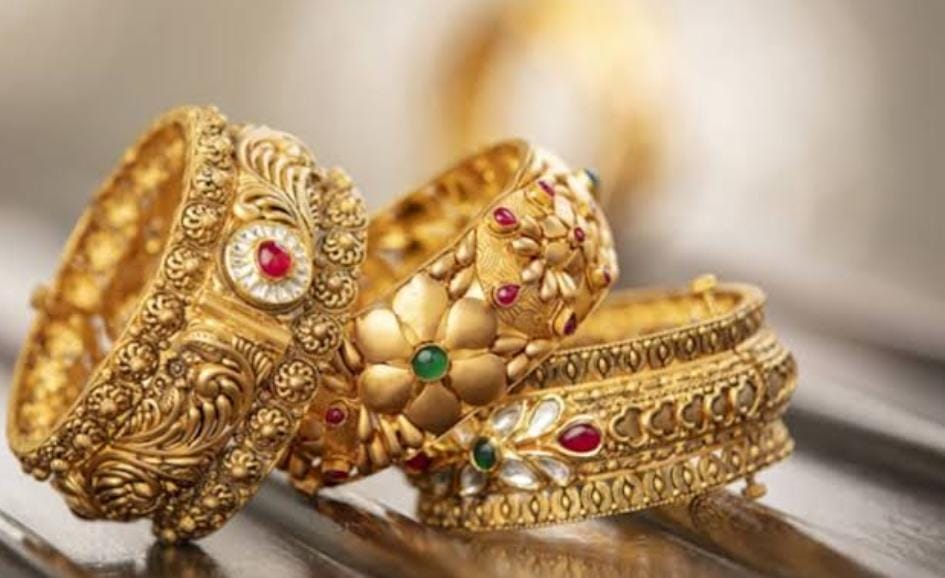 Vastu tips:घर के इस दिशा में भूलकर भी ना रखें सोने-चांदी के गहने, हो सकता है बड़ा नुकसान, पढ़ें इसको रखने की सही दिशा   