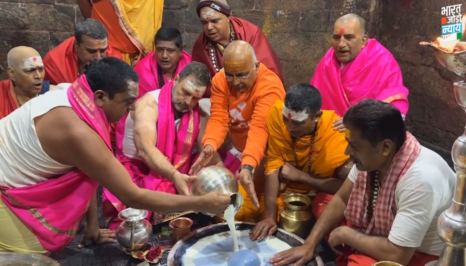 राहुल गांधी ने बाबा मंदिर में की पूजा अर्चना, देशवासियों की खुशहाली की कामना बाबा से की