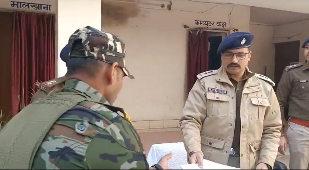गुमला: मोबाइल दुकान में हुई चोरी का पुलिस ने किया खुलासा ! एक चोर को गिरफ्तार कर भेजा जेल, पढ़ें पूरा मामला   