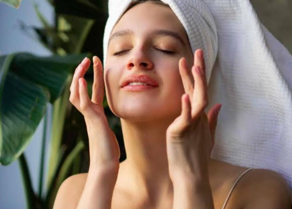 Beauty tips:बढ़ती उम्र की रफ्तार को धीमा करते है ये तीन फल, रोजाना सेवन से चेहरे पर नहीं दिखेगी एजिंग साइन