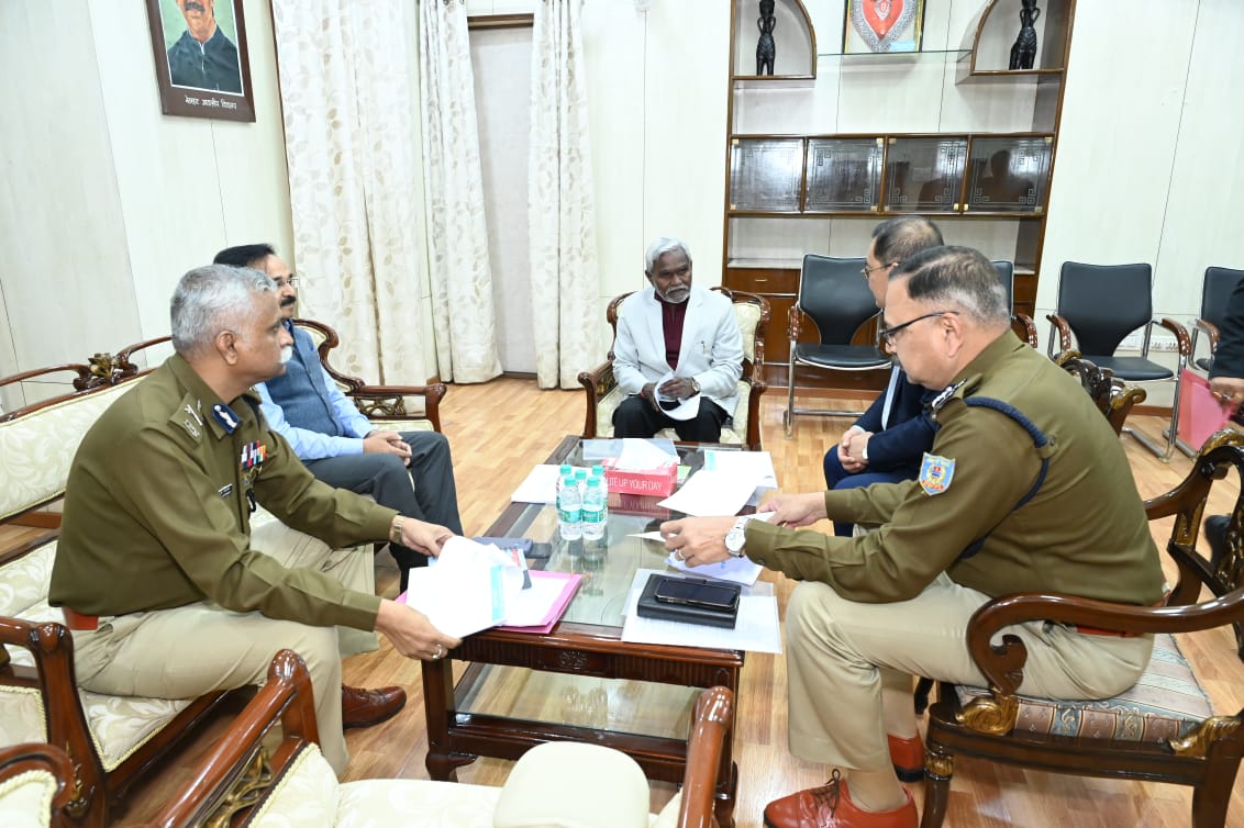 अपराध पर लगेगा लगाम और कानून व्यवस्था होगी दुरुस्त, मुख्यमंत्री चंपई सोरेन ने मुख्य सचिव और डीजीपी के साथ की बैठक