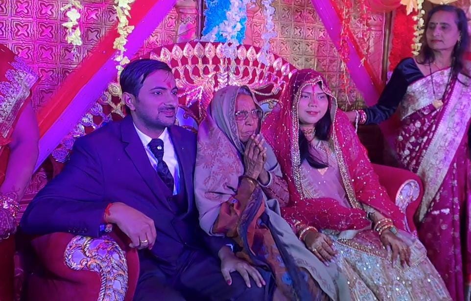 देशी दुल्हा और विदेशी दुल्हन , मोतिहारी के लड़के को इंडोनेशिया की लड़की से हुआ प्यार, सात समुंदर पार से शादी रचाने बिहार पहुंची सोइल्लीना, पढ़ें ये मजेदार लव स्टोरी