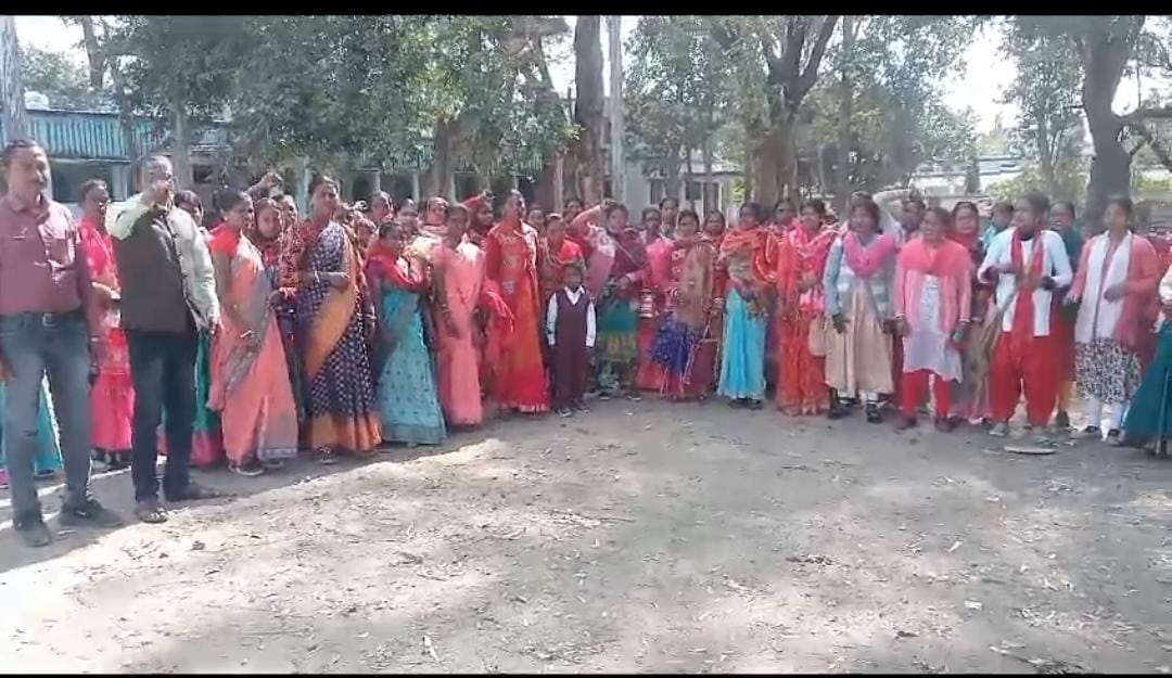 दुमका:फिर उठने लगी पोषण सखियों की सेवा वापसी की मांग, चंपई सोरेन की ताजपोशी के बाद रणनीति बनाने में जुटा पोषण सखी संघ   